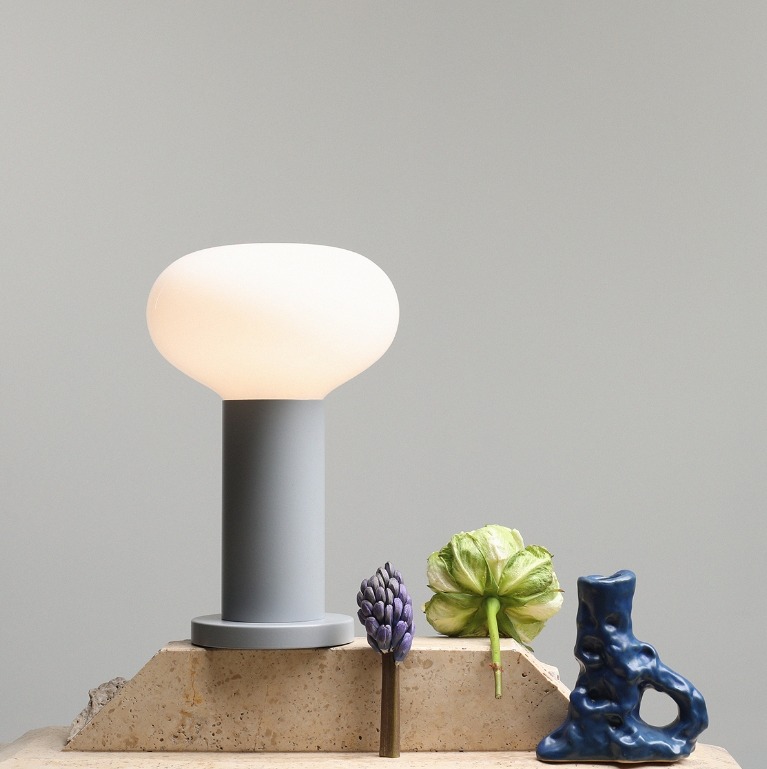 Szara lampka stołowa Flo Grey 19 - elegancki design