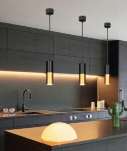 Wąska lampa wisząca Tuba nad blat kuchenny - czarno-złota