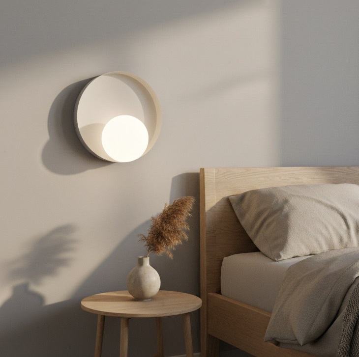 Beżowy kinkiet nowoczesny nad stolik Kido - szklana kula