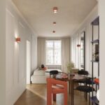 Brzoskwiniowy spot sufitowy natynkowy Aura - do nowoczesnego salonu