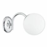 Chromowany kinkiet ścienny Nol z białą kulą - do salonu