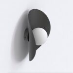 Czarny kinkiet Fiero - falisty klosz z kulą ze szkła