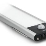 Srebrna bezprzewodowa lampka Closet Light 40 cm - pod półkę