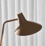 Beżowa lampa podłogowa Darci - ruchomy klosz