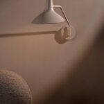 Beżowy kinkiet na ścianę Darci do czytania - regulowany klosz