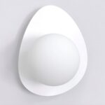 Biały kinkiet ścienny Ovo nad szafkę nocną - metalowa oprawa i szklany mleczny klosz kula