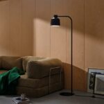 Czarna lampa podłogowa Louella metalowa - z regulowaną głowicą