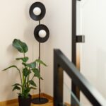 Czarna lampa podłogowa Slate - nowoczesna forma