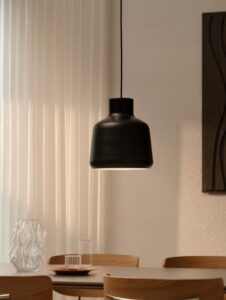 Czarna lampa wisząca nad stół Louella 30 - satynowe wykończenie