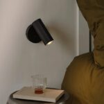 Czarny kinkiecik nad łóżko Vico - włącznik i USB