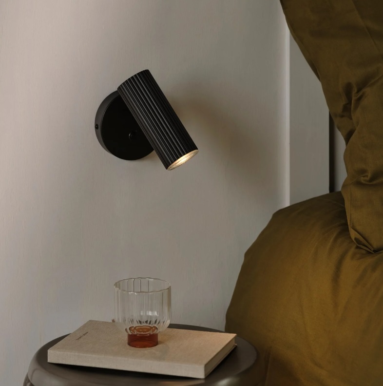 Czarny kinkiecik nad łóżko Vico - włącznik i USB