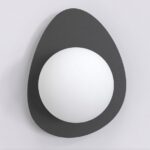 Czarny nowoczesny kinkiet Ovo do sypialni - szklana mleczna kula