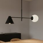 Czarny żyrandol Hermes 2 - stożkowy klosz i opalowa kula - asymetryczny