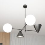 Czarny żyrandol Hermes 4 asymetryczny - stożkowe klosze i opalowe kule