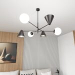 Duży żyrandol do salonu Hermes 6 do salonu - opalowe kule i czarne stożki