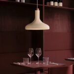 Elegancka beżowa lampa wisząca Fuji nad stolik w kawiarni - Nordlux