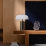 Elegancka lampa stołowa Gabrielle na cztery żarówki - szklany klosz