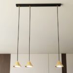 Elegancka lampa wisząca Elit 3 do kuchni - trzy złote klosze stożkowe