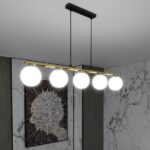 Lampa wisząca Allora 5 nad stół - pięć mlecznych kul i złoto