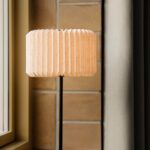 Lampka stołowa boho z plisowanym abażurem Vivienne