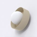 Mały okrągły beżowy kinkiet Lulu na ścianę - klosz kula - minimalistyczny