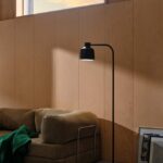 Metalowa lampa podłogowa Louella nowoczesna - do salonu