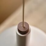 Metalowa lampa wisząca nad blat Fuji beż - drewniany element z certyfikatem FSC