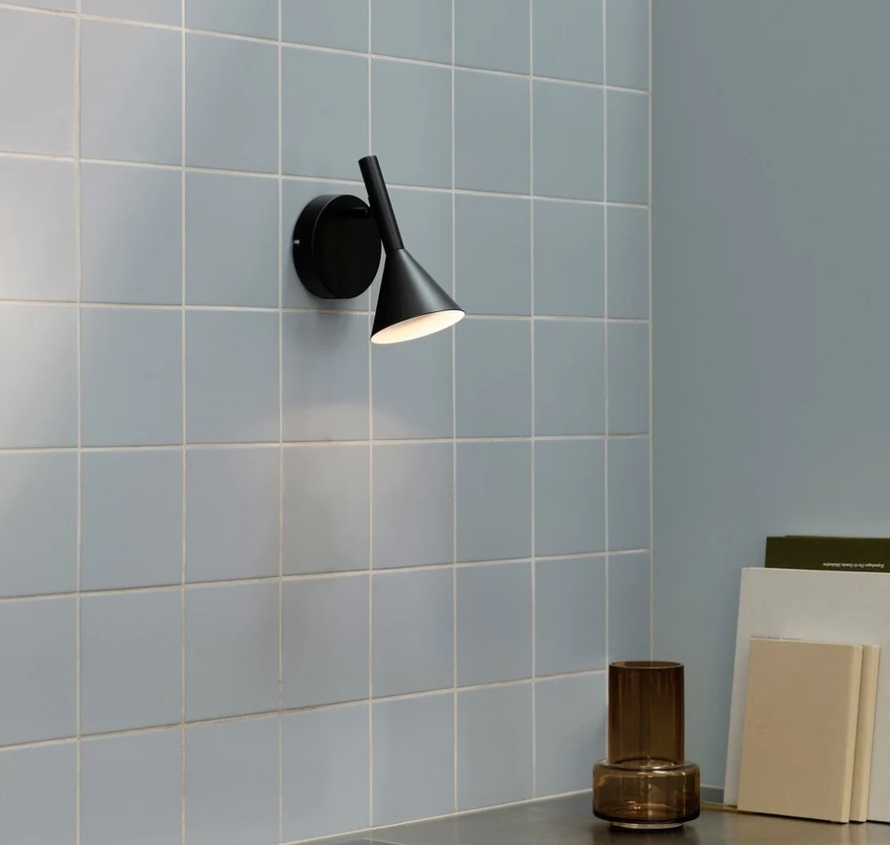 Minimalistyczny czarny kinkiet Kelvis - stożkowy ruchomy klosz