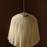 Plisowana lampa wisząca Elbie - biały szklany klosz