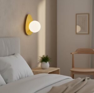 Pomarańczowy kinkiet ścienny Ovo - metalowy z białą kulą