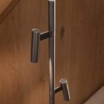 Srebrna lampa stojąca do sypialni Makoto