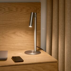 Srebrna lampka biurkowa do sypialni Makoto - nowoczesna