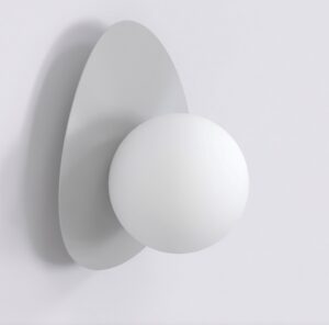 Szary kinkiet do lustra Ovo metalowy - szklana mleczna kula