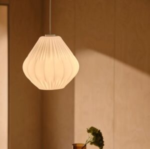 Szklana lampa wisząca Maluca - plisowany opalowy klosz