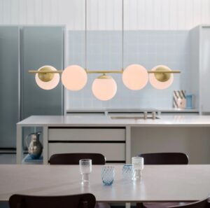 Złota lampa wisząca do salonu i jadalni Lilly 5 - białe kule