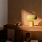 Żółta metalowa lampka na komodę Sandro - minimalistyczna