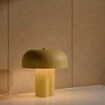 Żółta metalowa lampka stołowa Sandro - klosz w kształcie kopuły