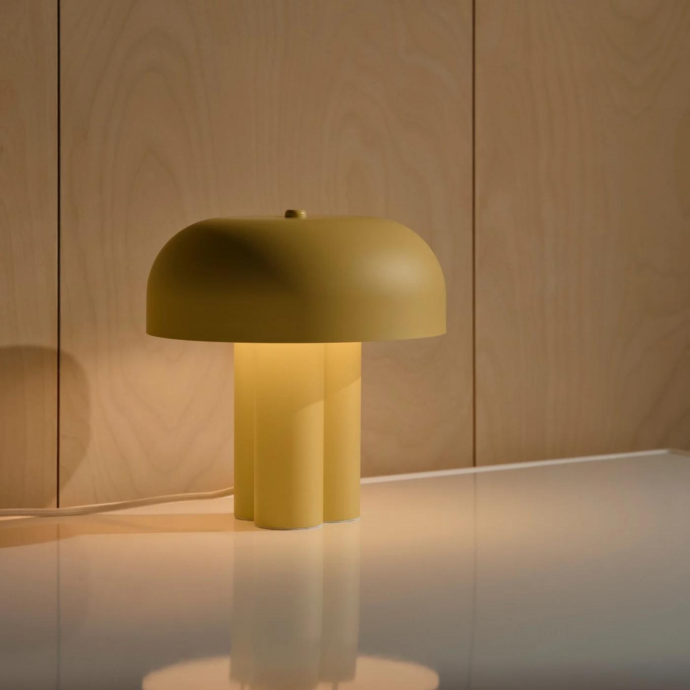 Żółta metalowa lampka stołowa Sandro - minimalistyczna