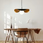 Czarno-złota lampa wisząca Enzo 40 - z mleczną kulą