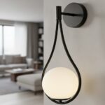 Czarny kinkiet ścienny Drop do salonu - szklany klosz w kształcie kuli