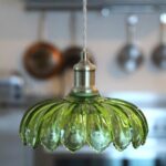 Dekoracyjna lampa wisząca do kuchni Kurage - zielony szklany klosz