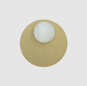 Dekoracyjny kinkiet Royal z mosiądzu - kula z alabastru