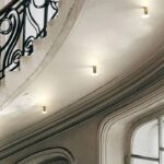 Elegancka lampa sufitowa Rina mosiądz - szklany klosz