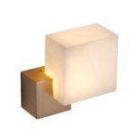 Geometryczny kinkiet CUBO - marmurowa kostka i złoty kubik