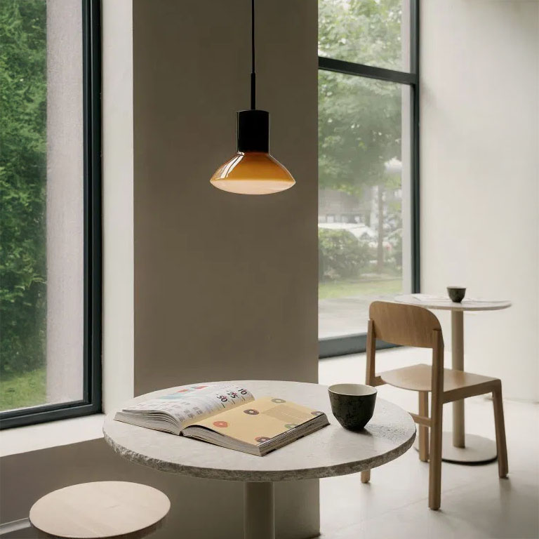 Lampa wisząca Onda z gradientowym szklanym kloszem - ochra