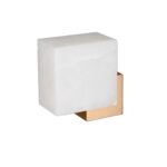 Mały złoty kinkiet CUBO do salonu - z kostką z białego marmuru