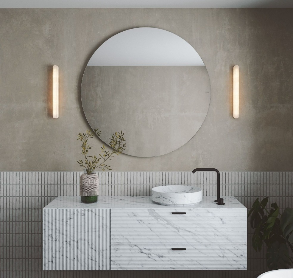 Pionowy kinkiet do lustra Bastian 45 cm - z alabastru