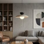 Beżowa lampa wisząca nad stolik do salonu Mulan - z czarnym detalem - metalowy klosz i kula