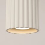 Beżowa tuba na sufit Aura Maxi - pionowe ryflowanie - aluminiowa