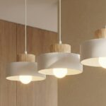 Biała lampa wisząca na listwie nad wyspę Kivi 3 - skandynawska - metal i drewno - Emibig